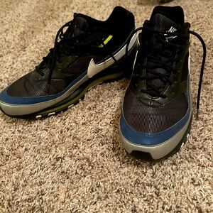 Men’s Nike Air Max in a US 12